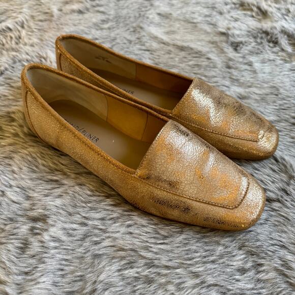 Donald Pliner DeeDee Size 7 Metallic Leather Flats Loafer EUC Gold Distressed - Picture 1 of 10